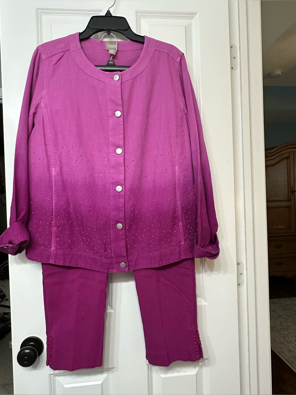 Chico’s Ombré Jacket and pants set
Jacket Chico size 3
Pants Chico size 1.5